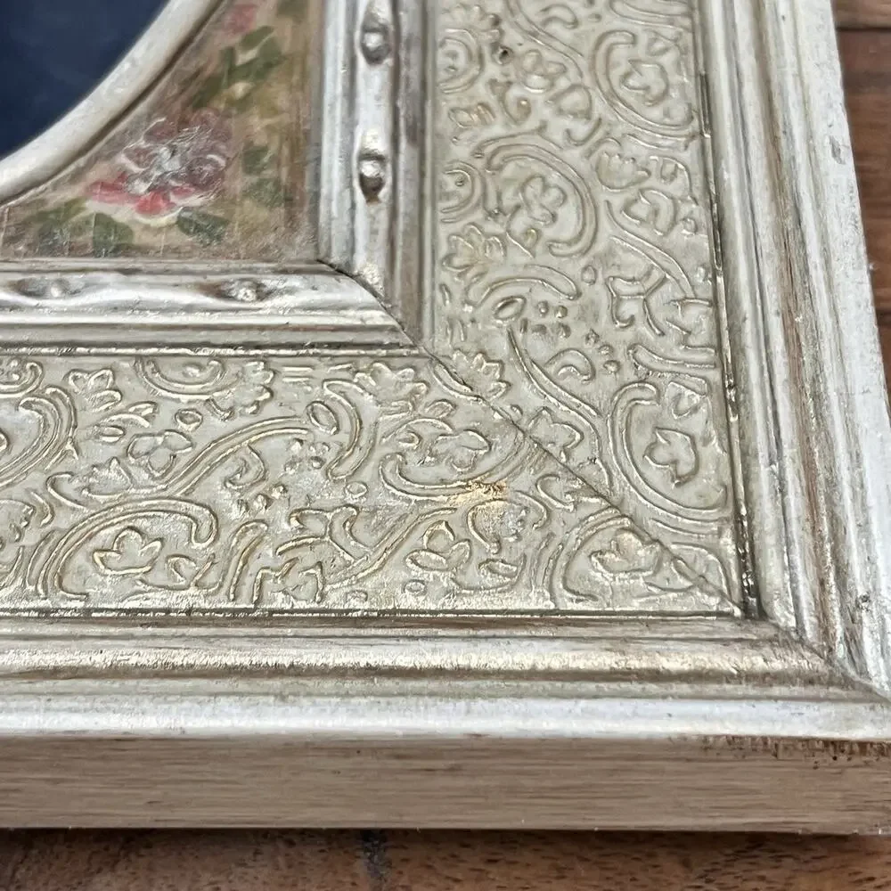 Vintage Hallmark Picture Frame Gilded Wood Construction Decorative Oval Embossed